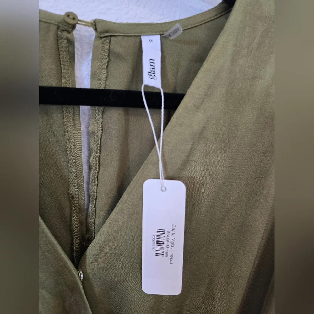 Glam NWT Satin Green Jumpsuit Fall, Holiday, Family Photos Size Medium - Picture 9 of 11